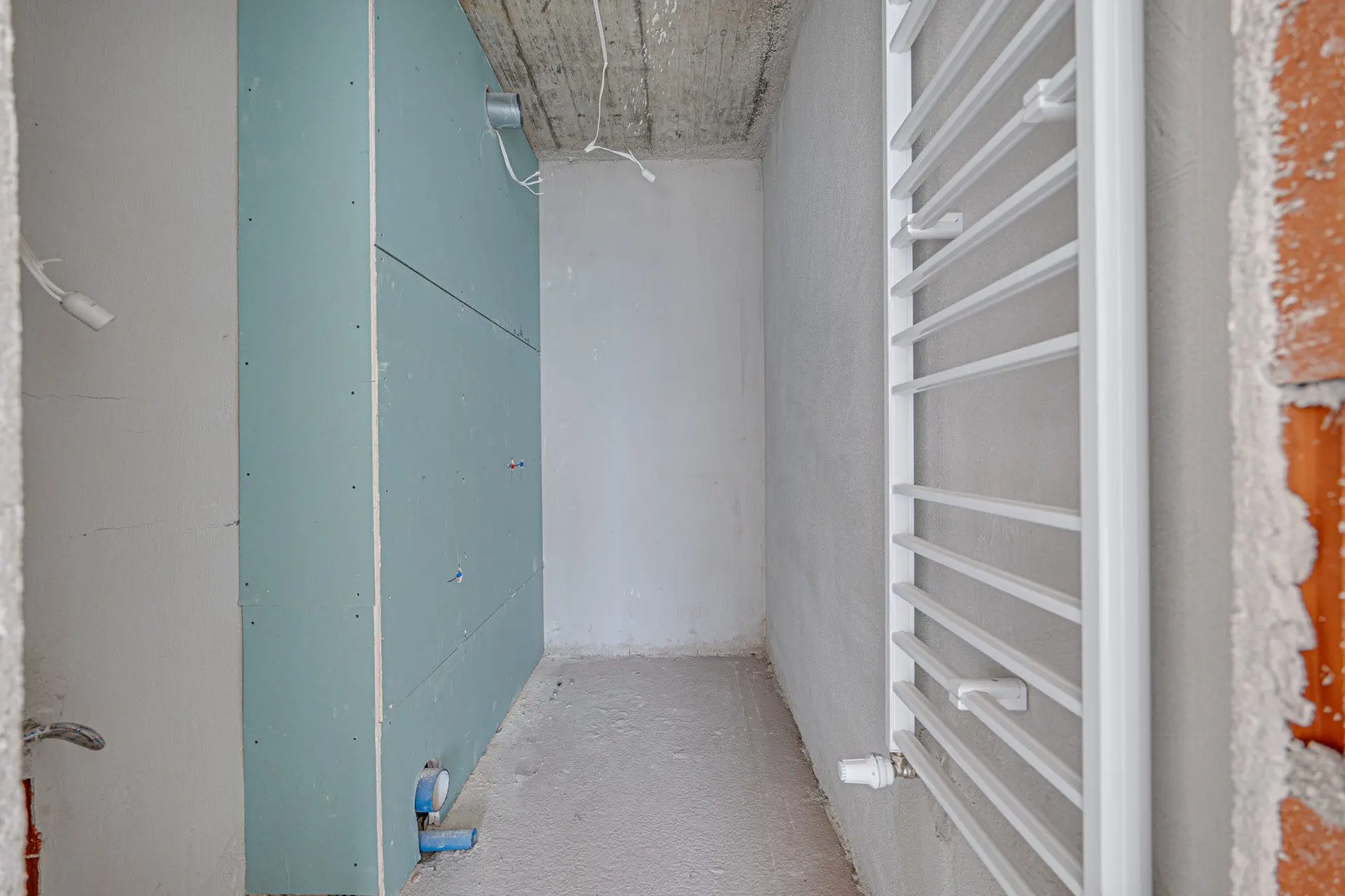 Three bedroom apartment in a luxury building next to Paradise Mall