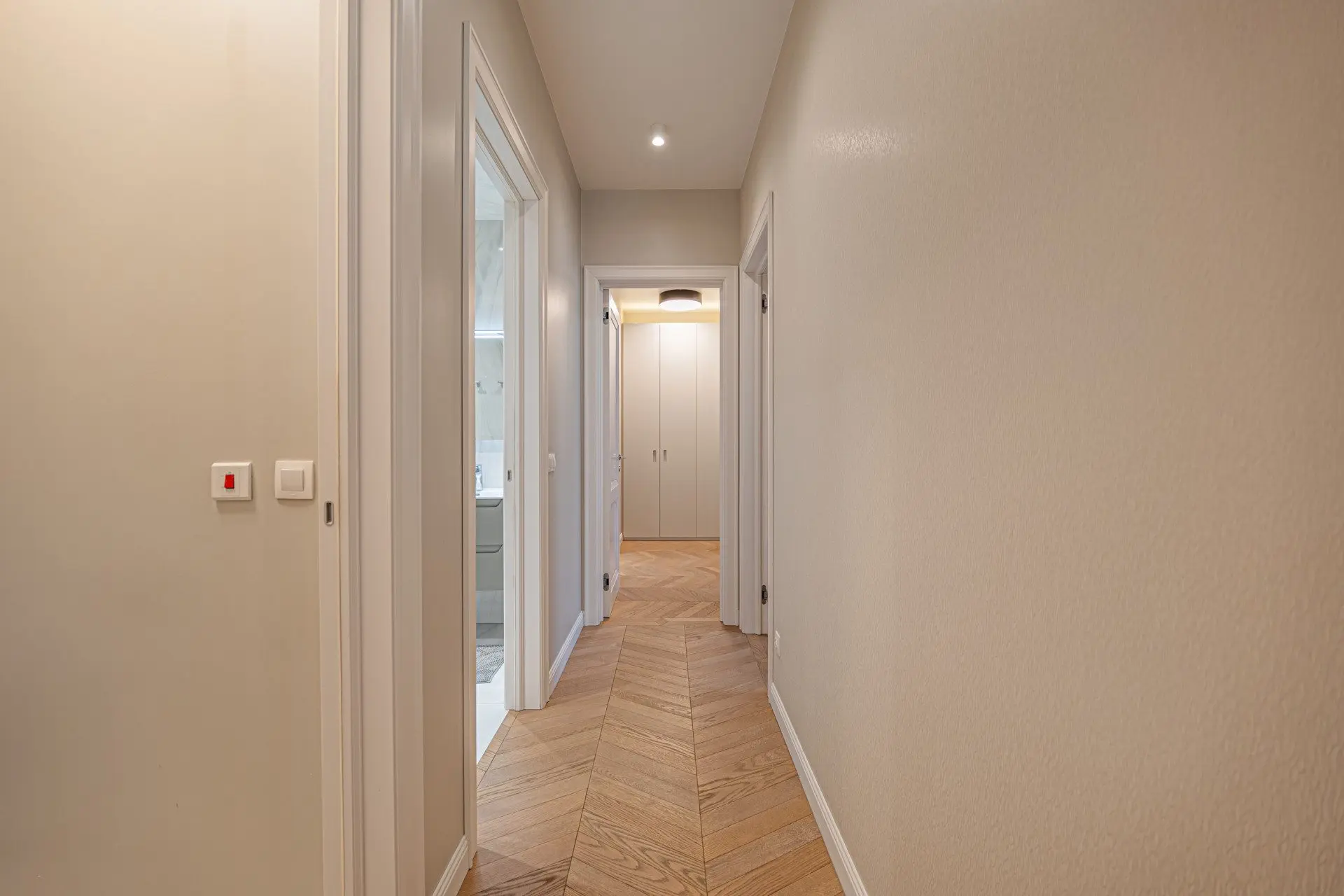 Elegant two-bedroom residence with a contemporary interior in a prestigious building