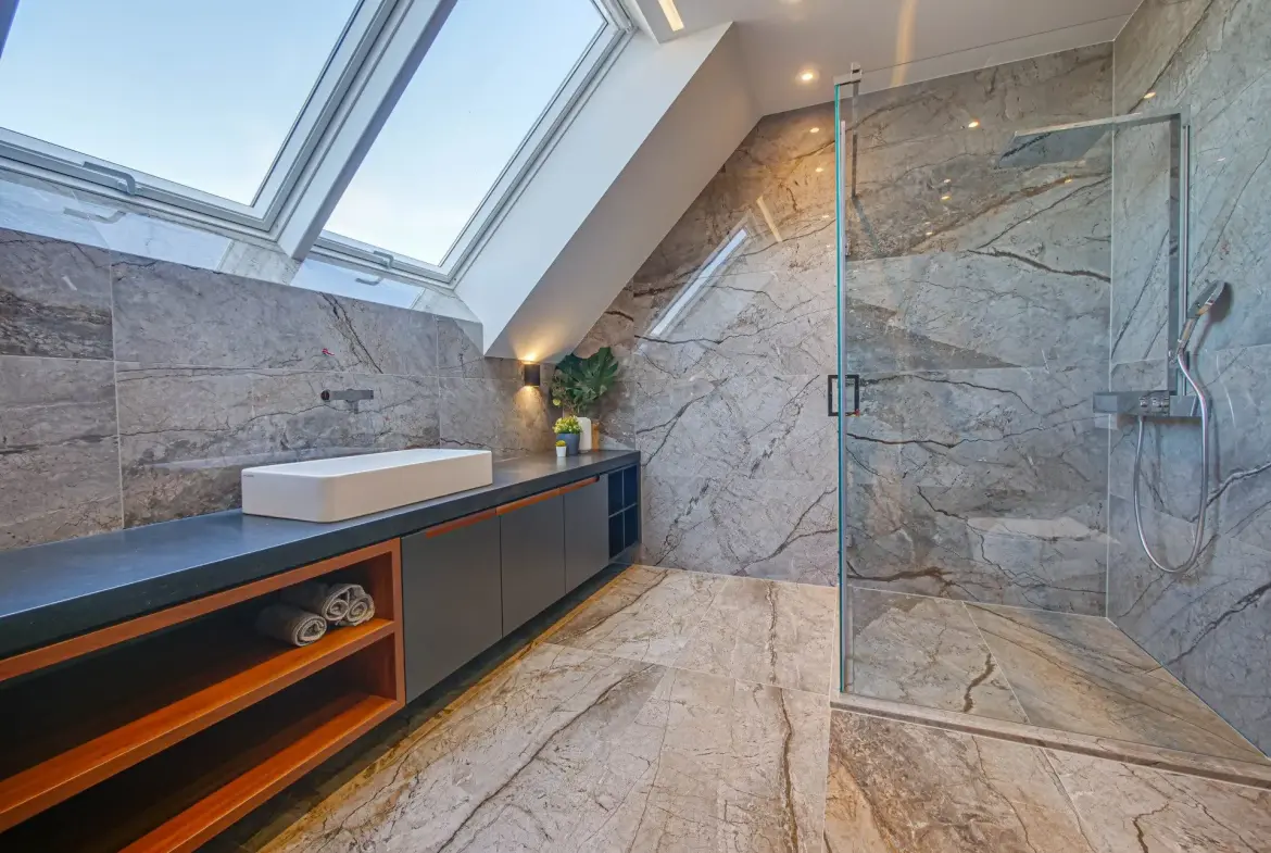 Magnificent three-bedroom apartment with a double garage in the Iztok district for sale