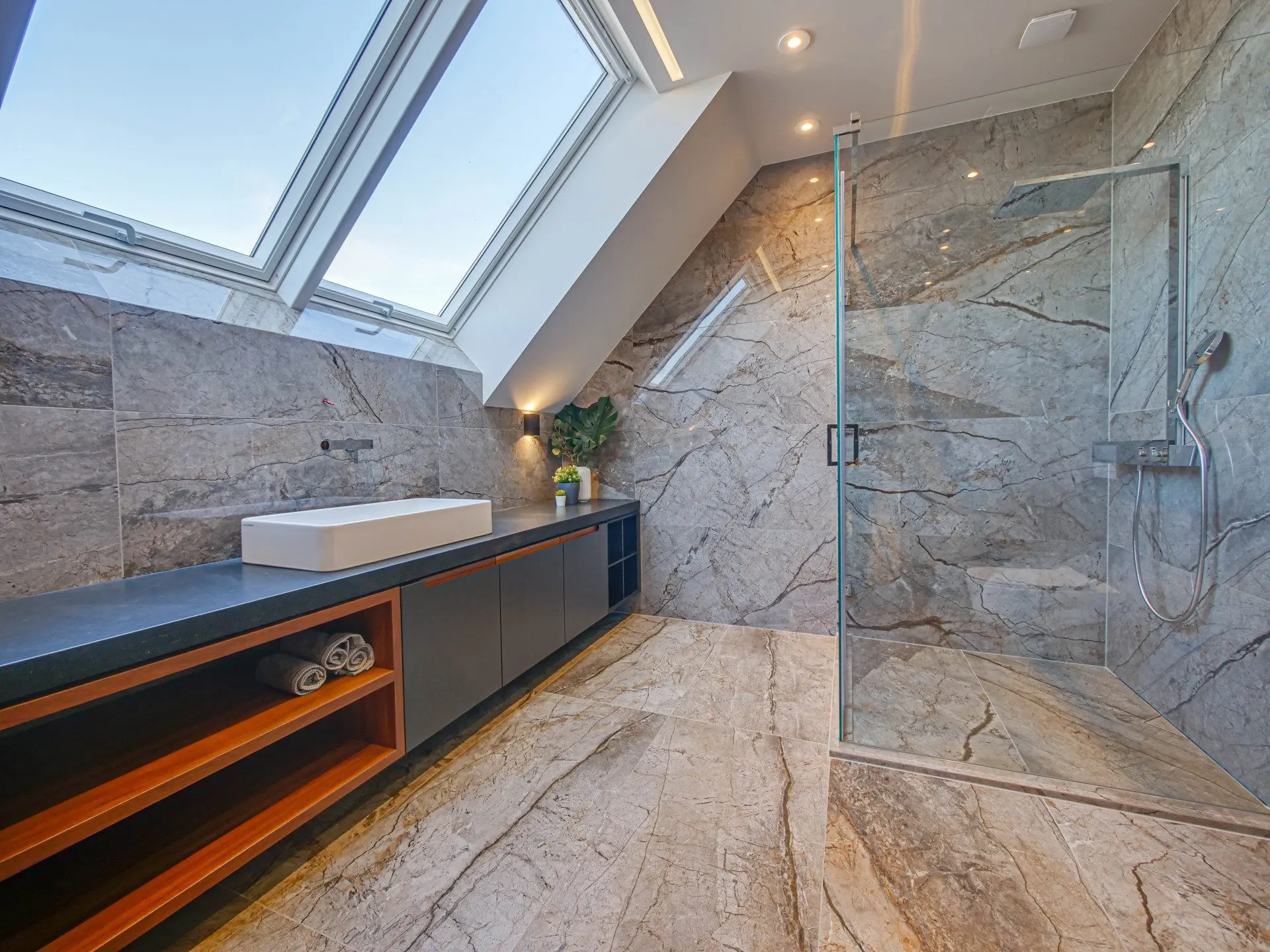 Magnificent three-bedroom apartment with a double garage in the Iztok district for sale