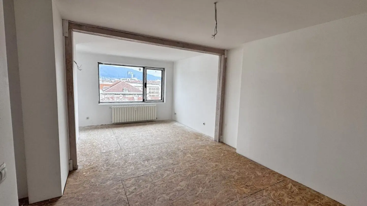 60ddcc9bf173e927609c25119c09497b Bright and spacious apartment on Gurko Street for sale