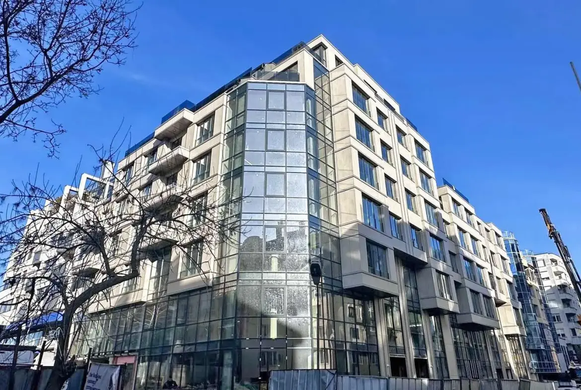 Premises in a new luxury residential building next to James Boucher metro station for sale