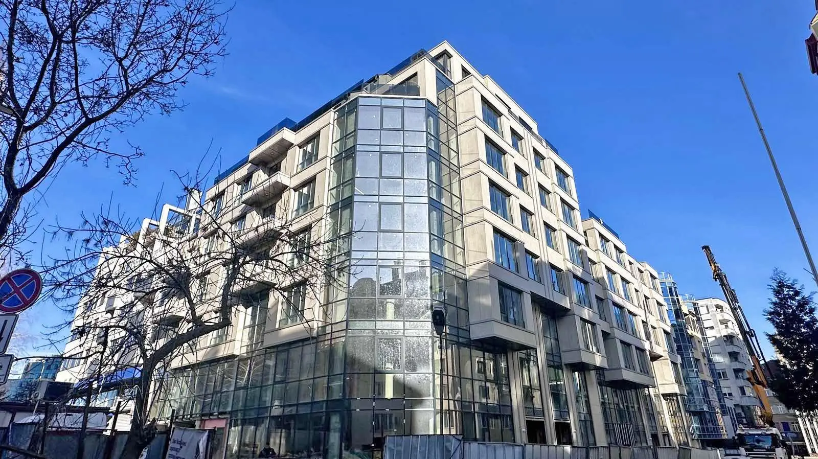 Premises in a new luxury residential building next to James Boucher metro station for sale