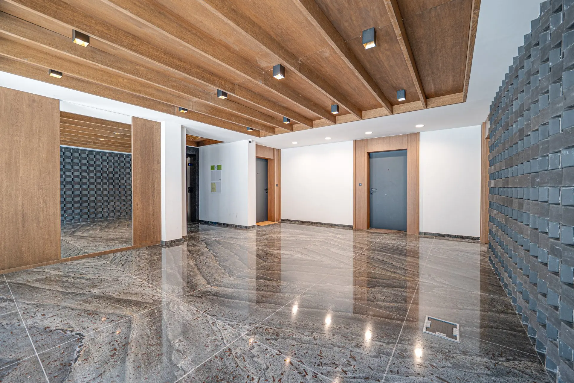 Apartment with a spacious private yard and a garage with direct indoor access in downtown Sofia