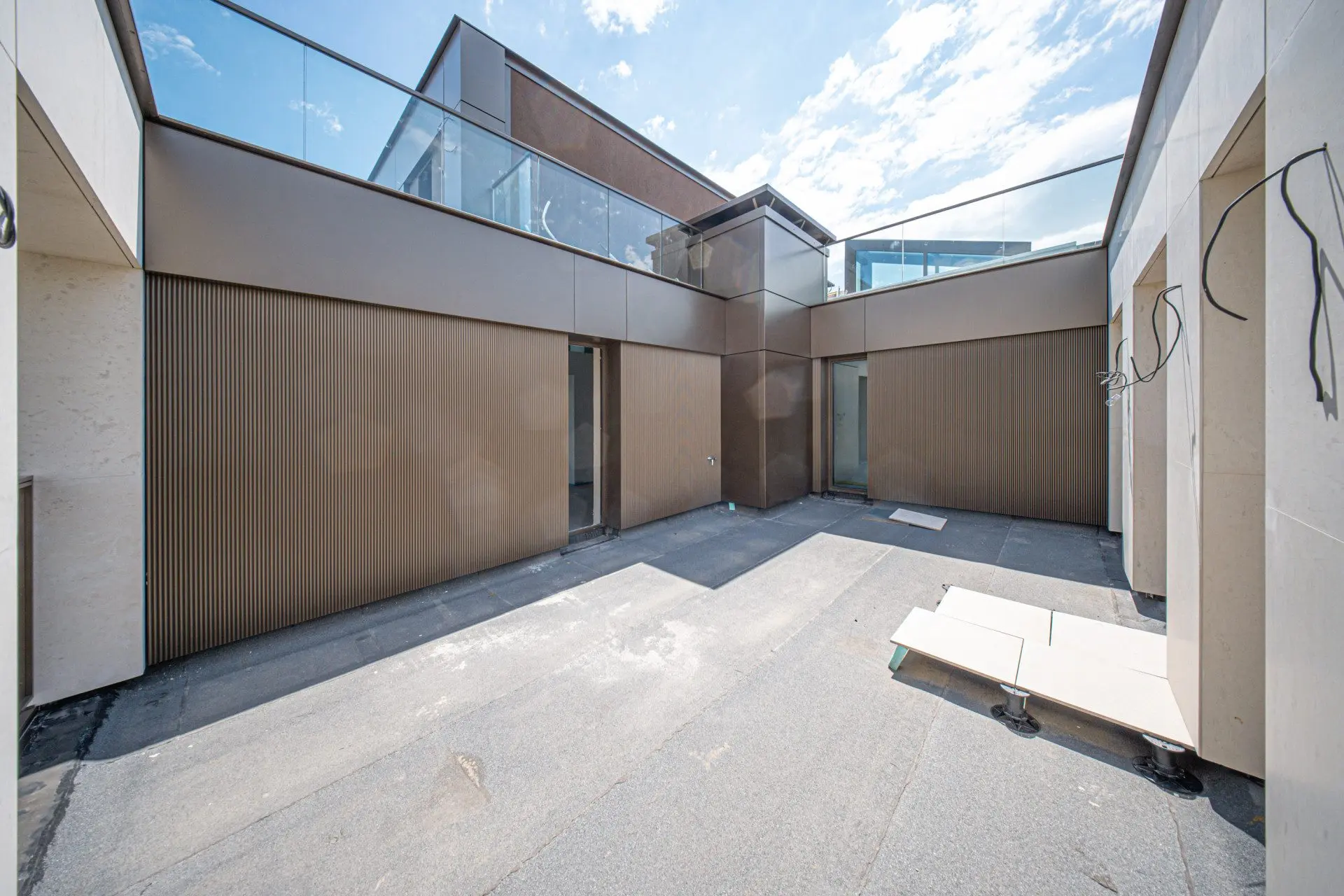 Multi-room apartment in a new elegant building on Cherni Vrah Blvd. for sale