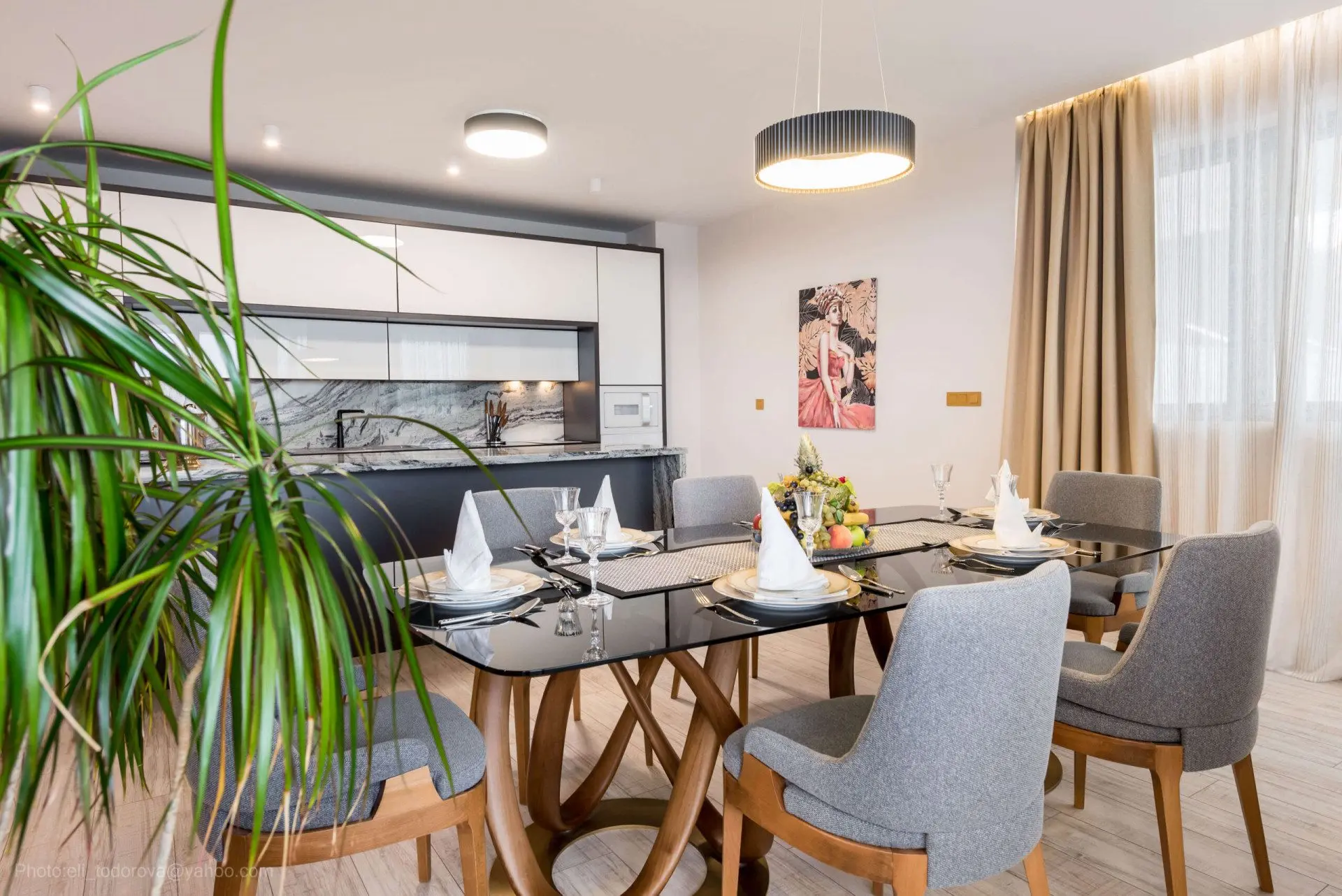 Luxury apartment next to the beach with a sea view