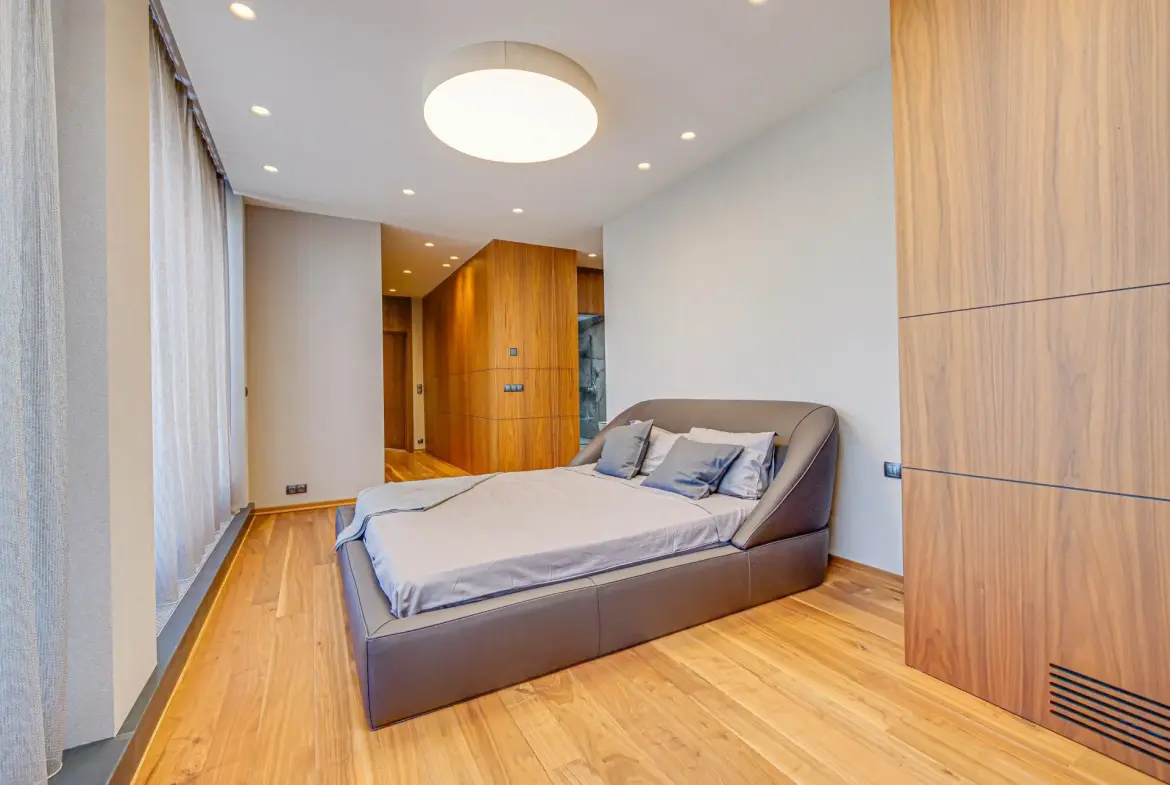 Magnificent three-bedroom apartment with a double garage in the Iztok district for sale