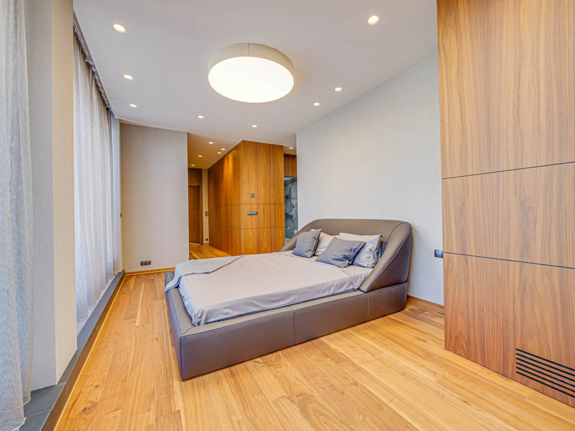 Magnificent three-bedroom apartment with a double garage in the Iztok district for sale