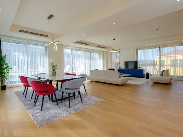Luxurious 3-Bedroom Duplex with pool
