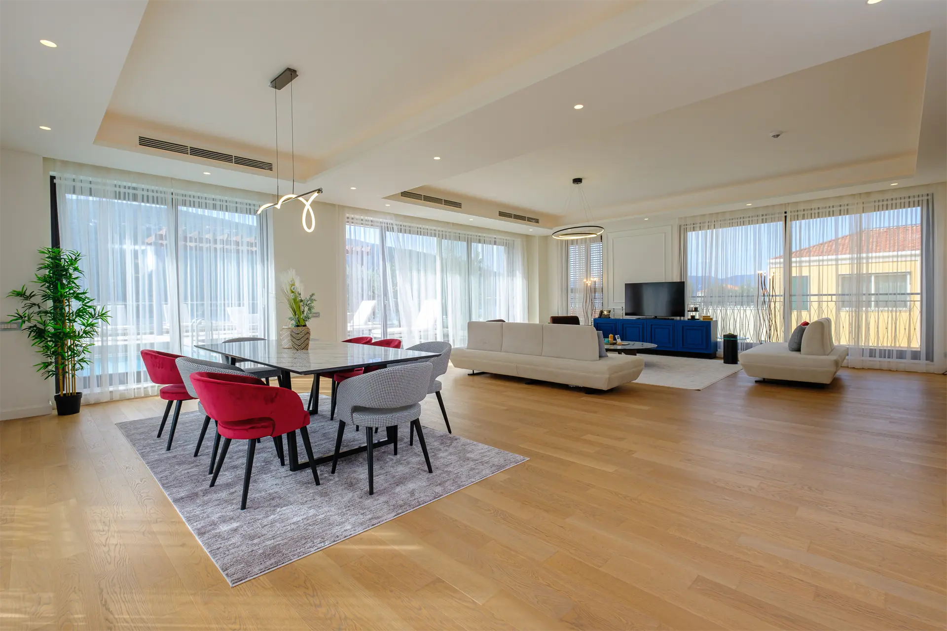 Luxurious 3-Bedroom Duplex with pool