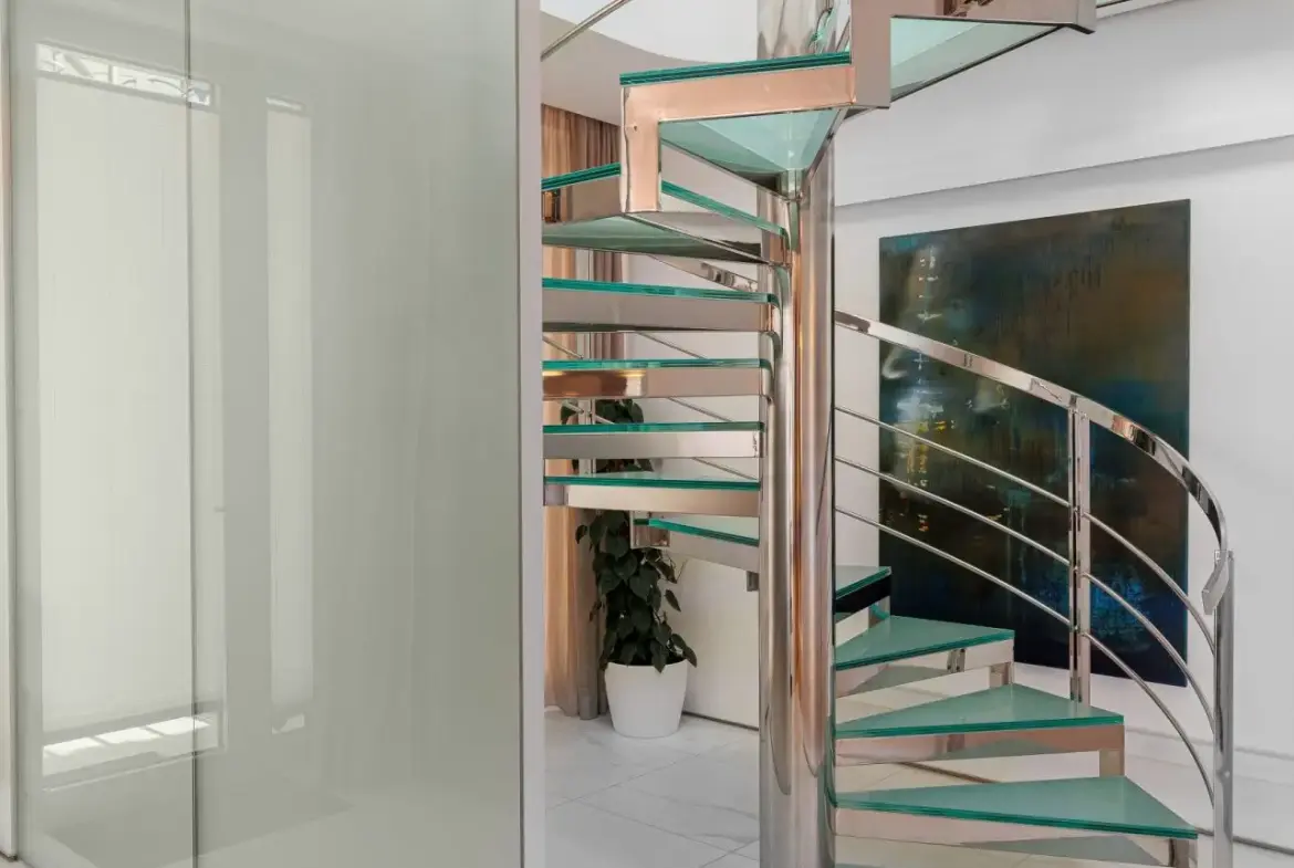 Luxurious and spacious apartment