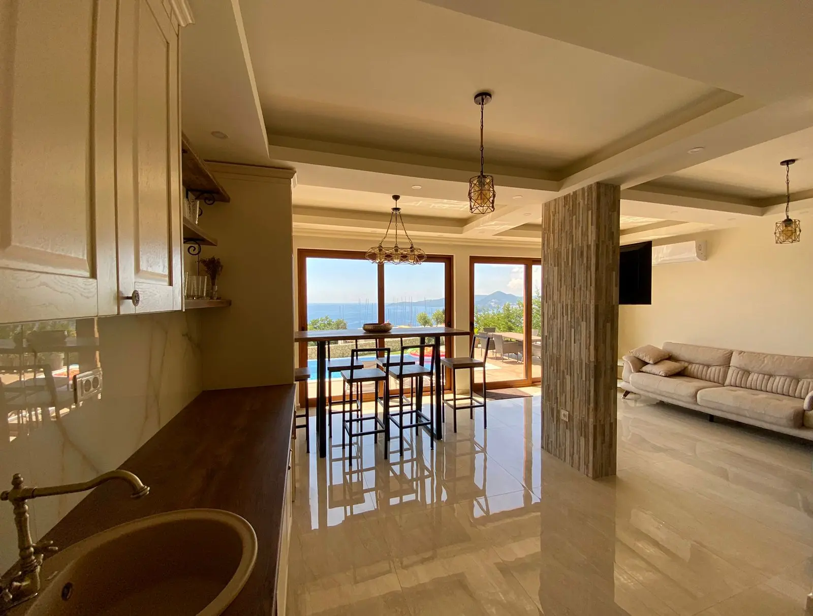 Exceptional four bedrooms villa