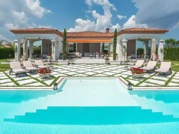 Luxurious four bedroom villa and pool in Sunny Beach for sale