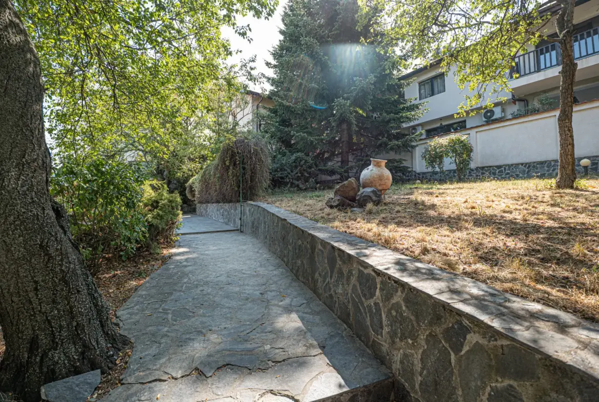 Family house with panoramic views, 1000 sq m yard, swimming pool and spa area in Simeonovo for sale