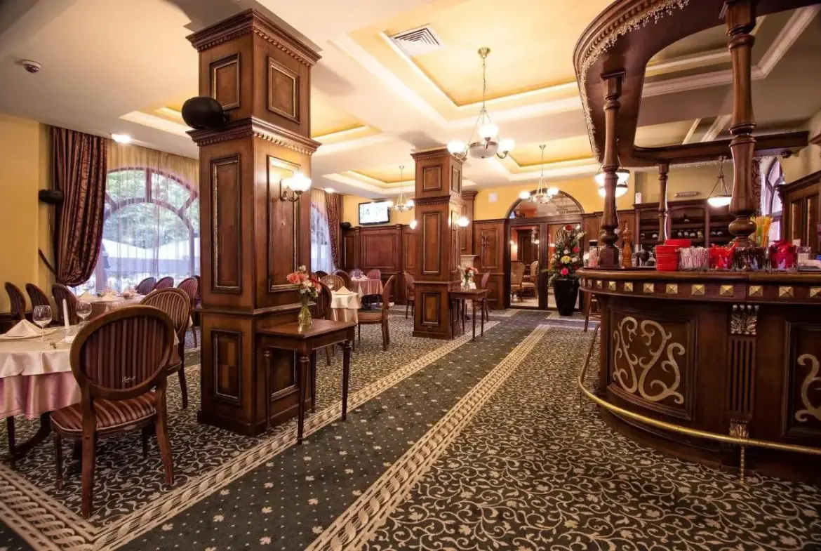 Hotel with restaurant in Hisarya for sale