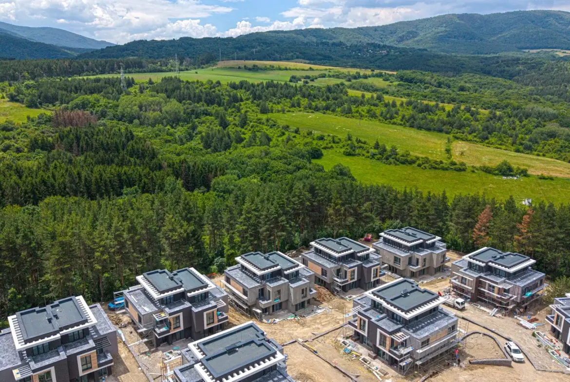 Single-family house in a family complex in Gorna Banya for sale
