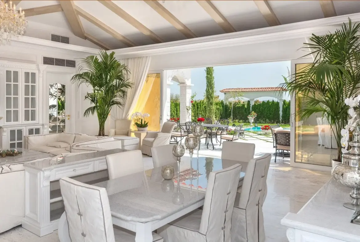 Luxurious four bedroom villa and pool in Sunny Beach for sale