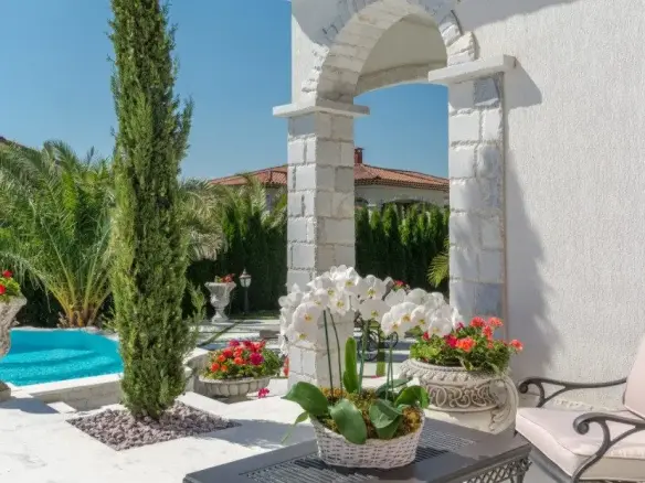 Luxurious two bedroom villa and pool in Sunny Beach for sale