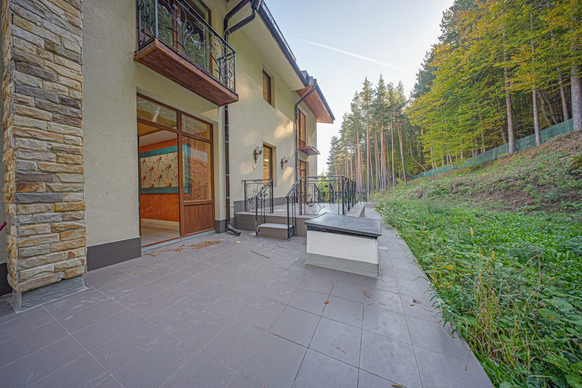 A representative house with a five-acre yard in a prestigious location in Dragalevtsi quarter