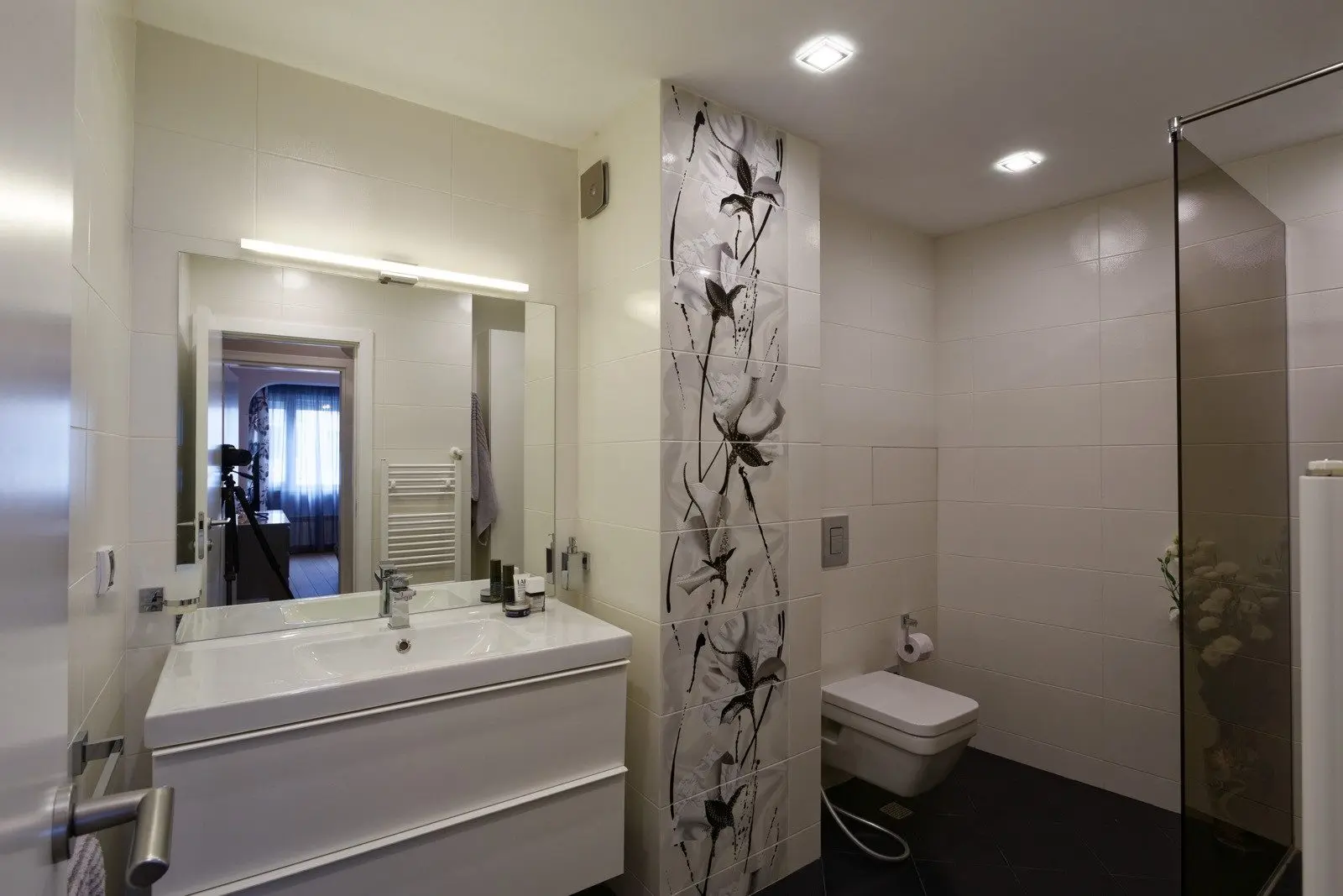 Spacious three-room apartment in Strelbishte for sale
