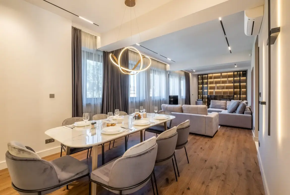 Elegant panoramic apartment on Tsar Osvoboditel Blvd