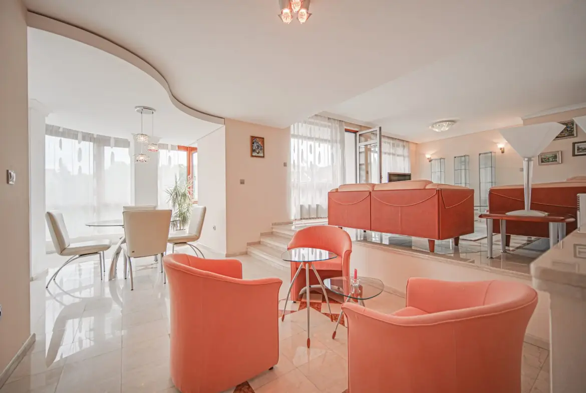Spacious four-room apartment with panoramic views of Borisova Garden in the heart of Lozenets