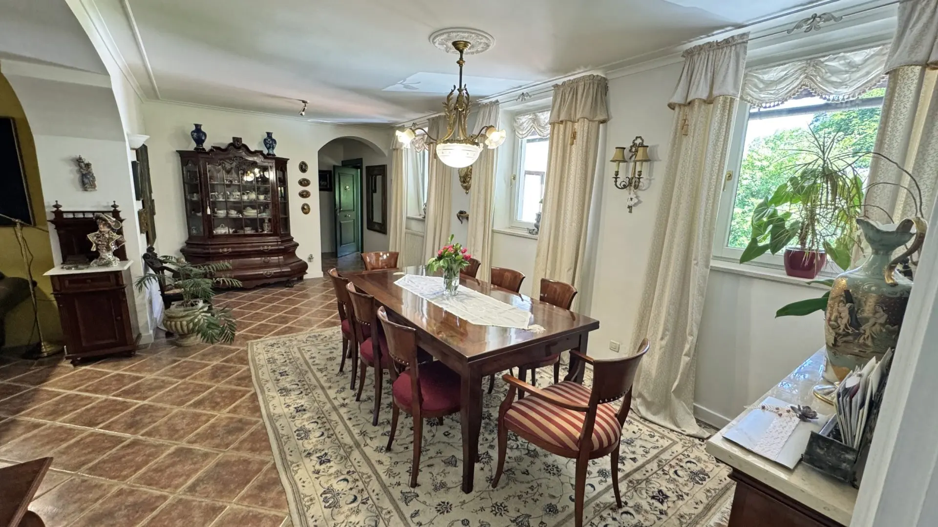 Kranj Area – Spacious Estate with Great Potential