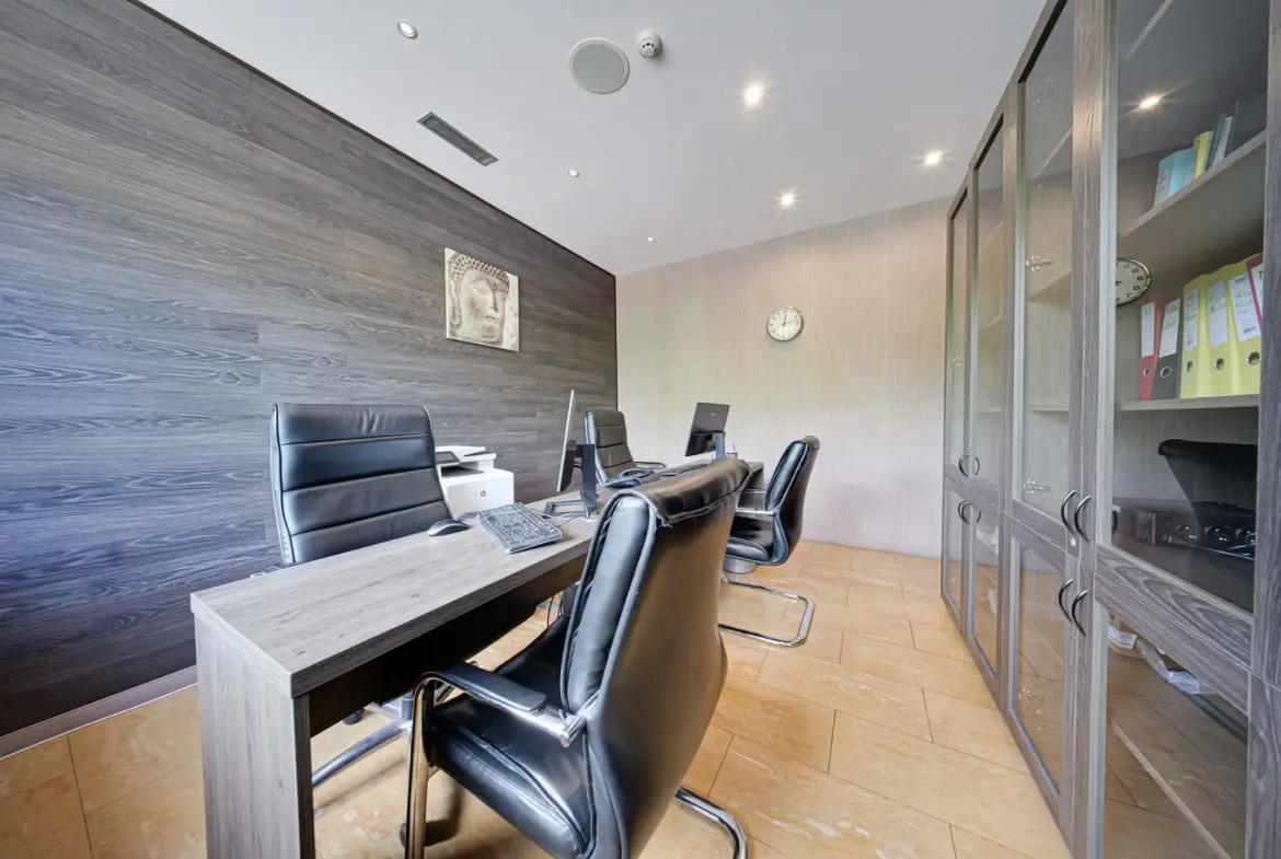 Unique property with a view of a park in the Doctor’s Monument area for sale