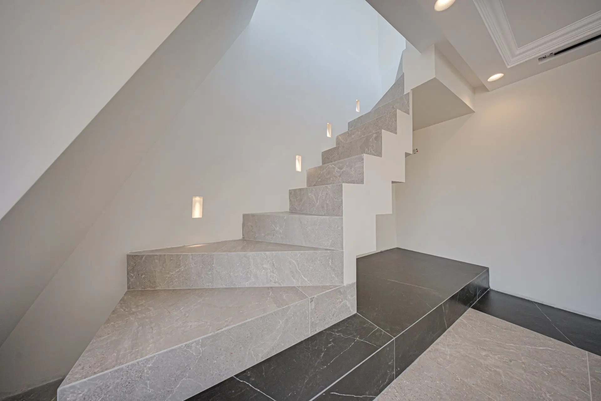 Spacious apartment with amazing views of the city in the Center for sale