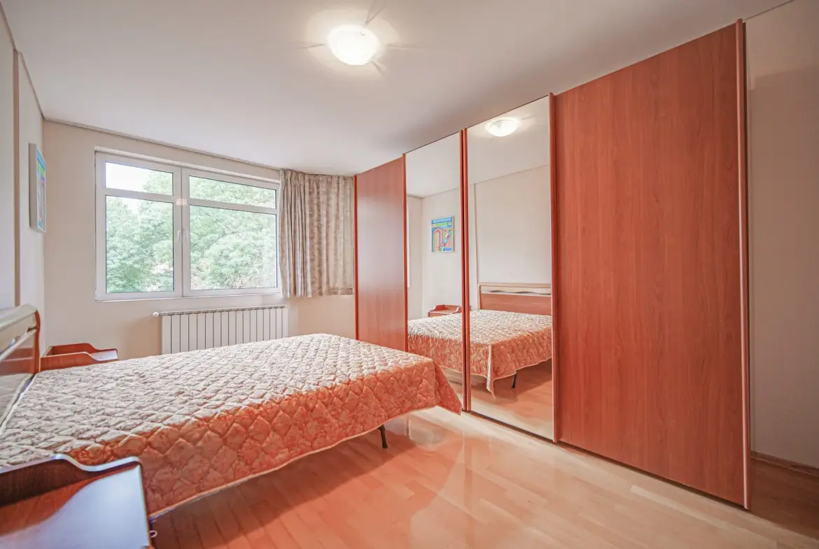 Spacious four-room apartment with panoramic views of Borisova Garden in the heart of Lozenets