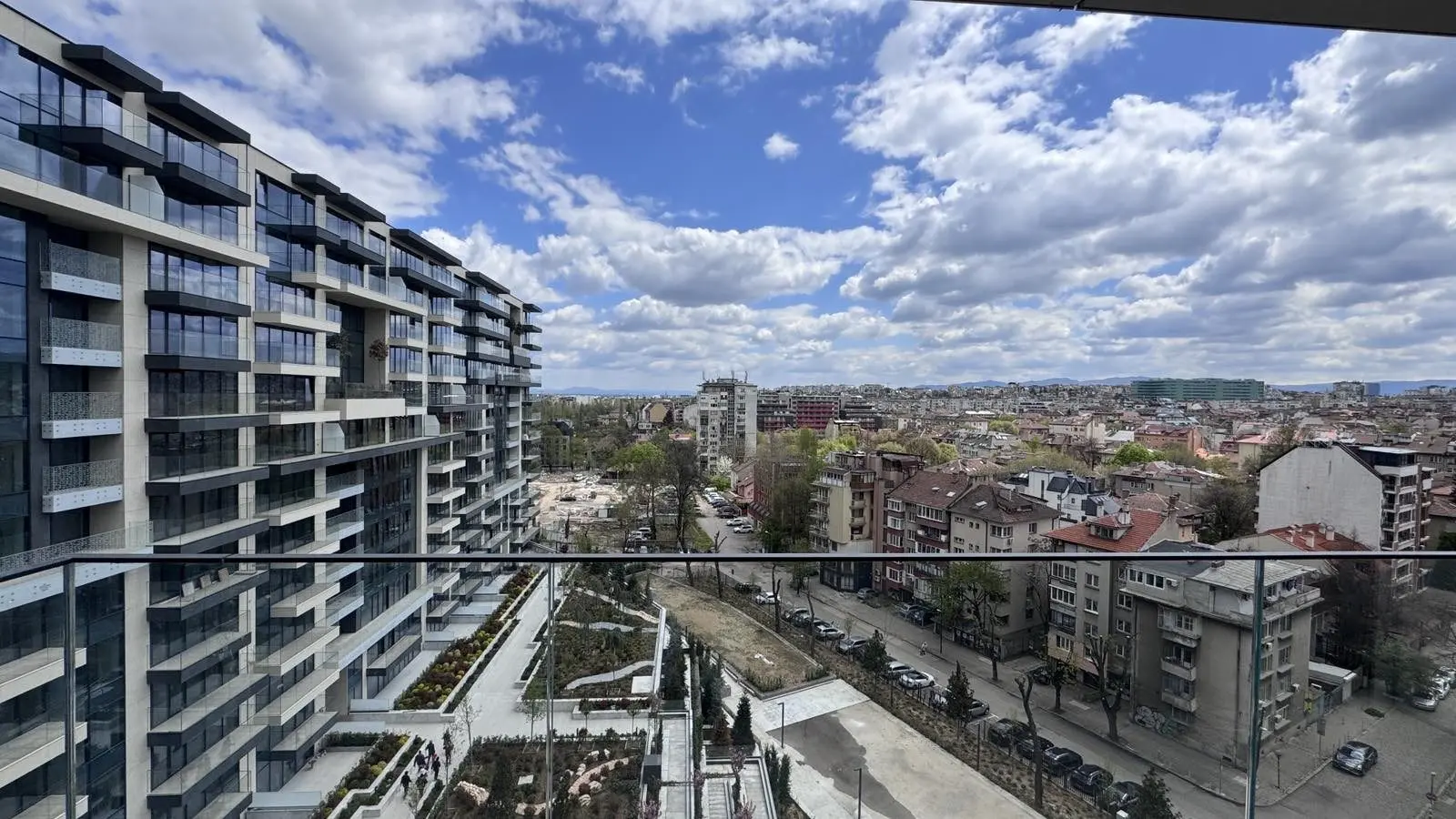 6d63e17fd7dbba29539ef596c56c4dbd Three-bedroom apartment in a preferred newly built complex next to Zaimov Park