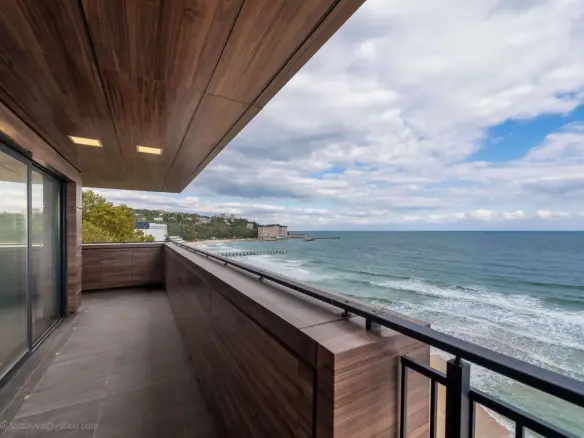Luxury apartment in a complex on the first line to the beach