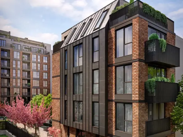 Independent building with office space and four residential floors in the Center