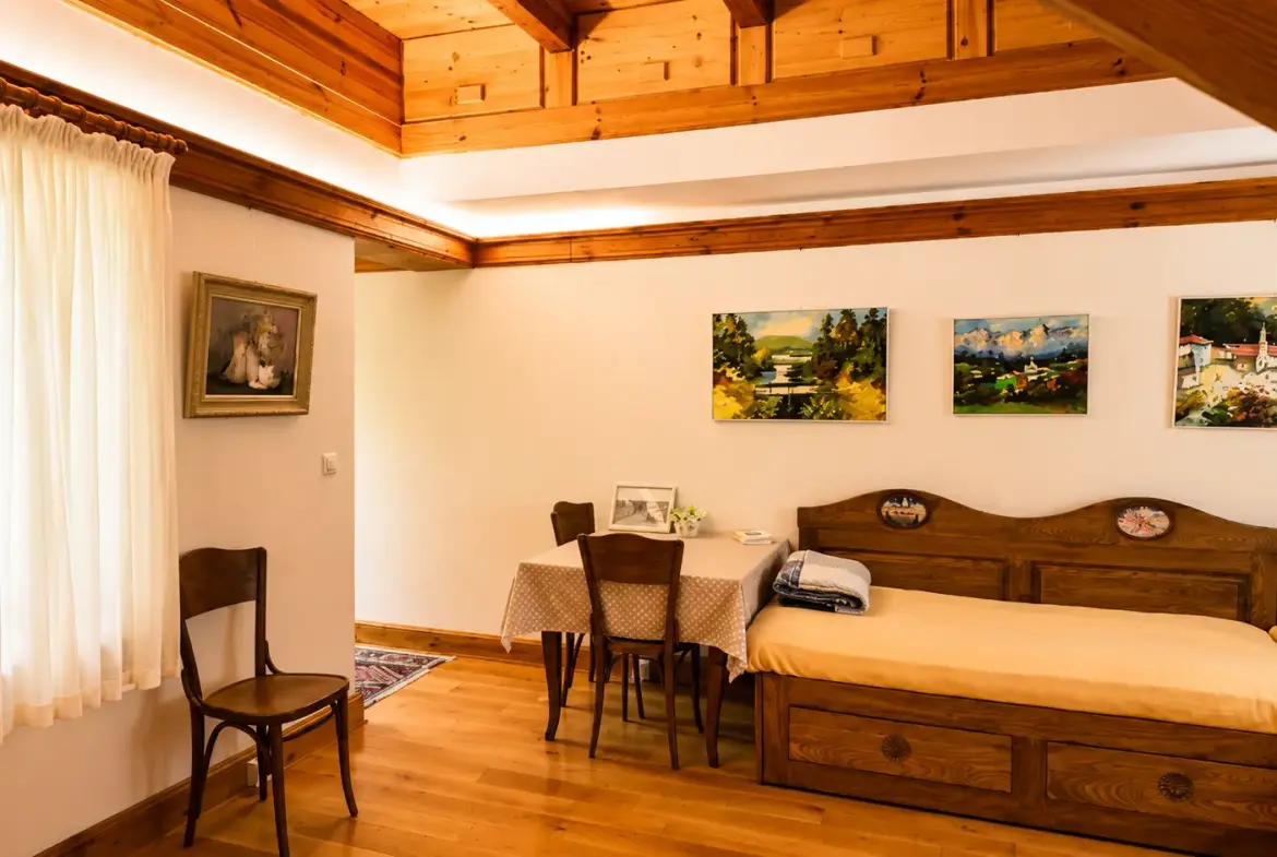 Detached house located in the heart of the old town and the iconic Greek Quarter