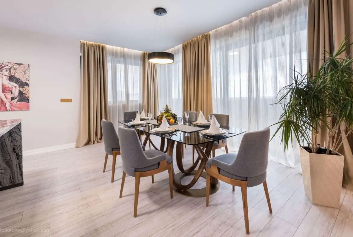 Luxury apartment next to the beach with a sea view