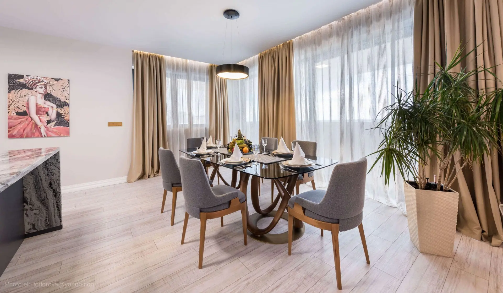 Luxury apartment next to the beach with a sea view