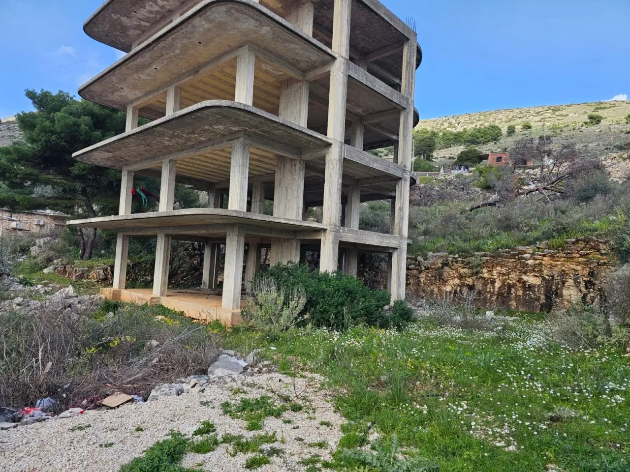 4-Story Building for Sale in Saranda with Sea View – Great Investment Opportunity