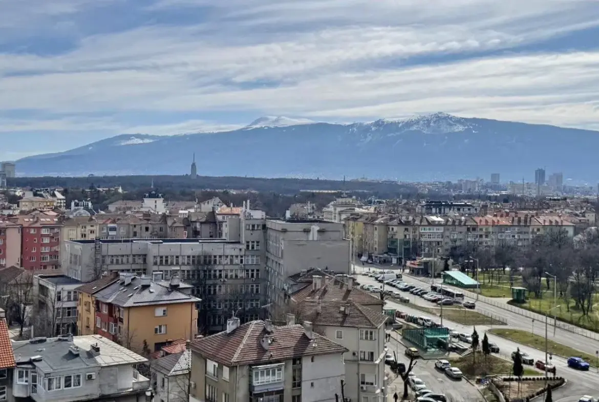 Two-bedroom apartment in a luxury complex near Zaimov Park