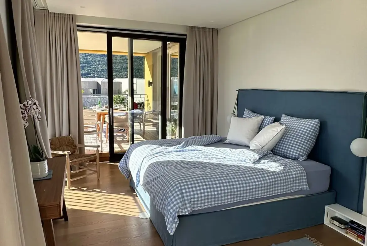 Three-Bedroom Apartment, Portonovi