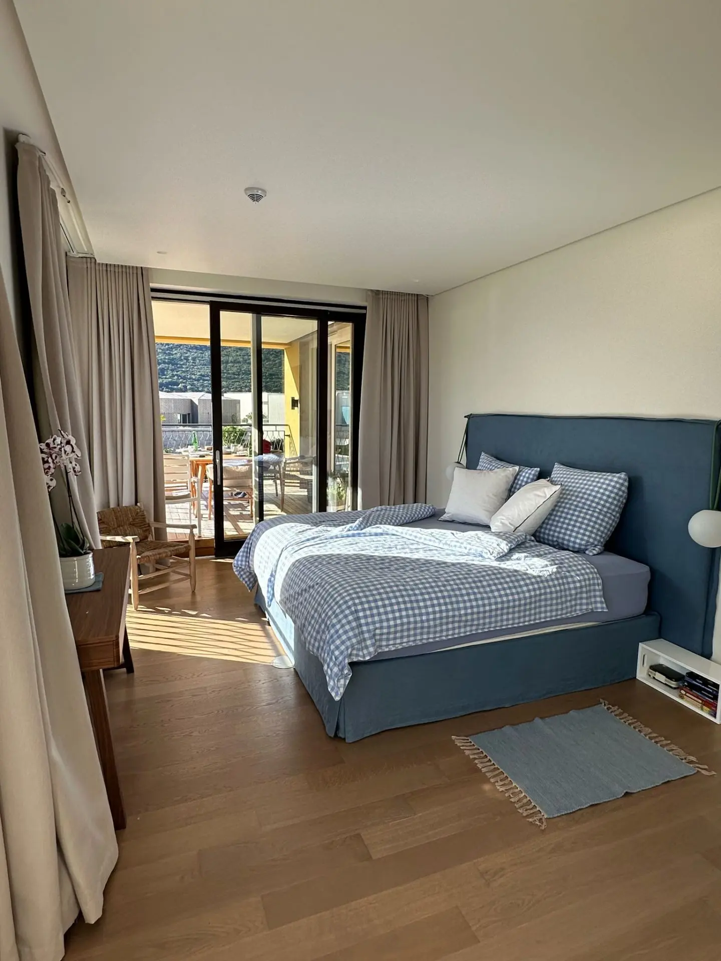 Three-Bedroom Apartment, Portonovi