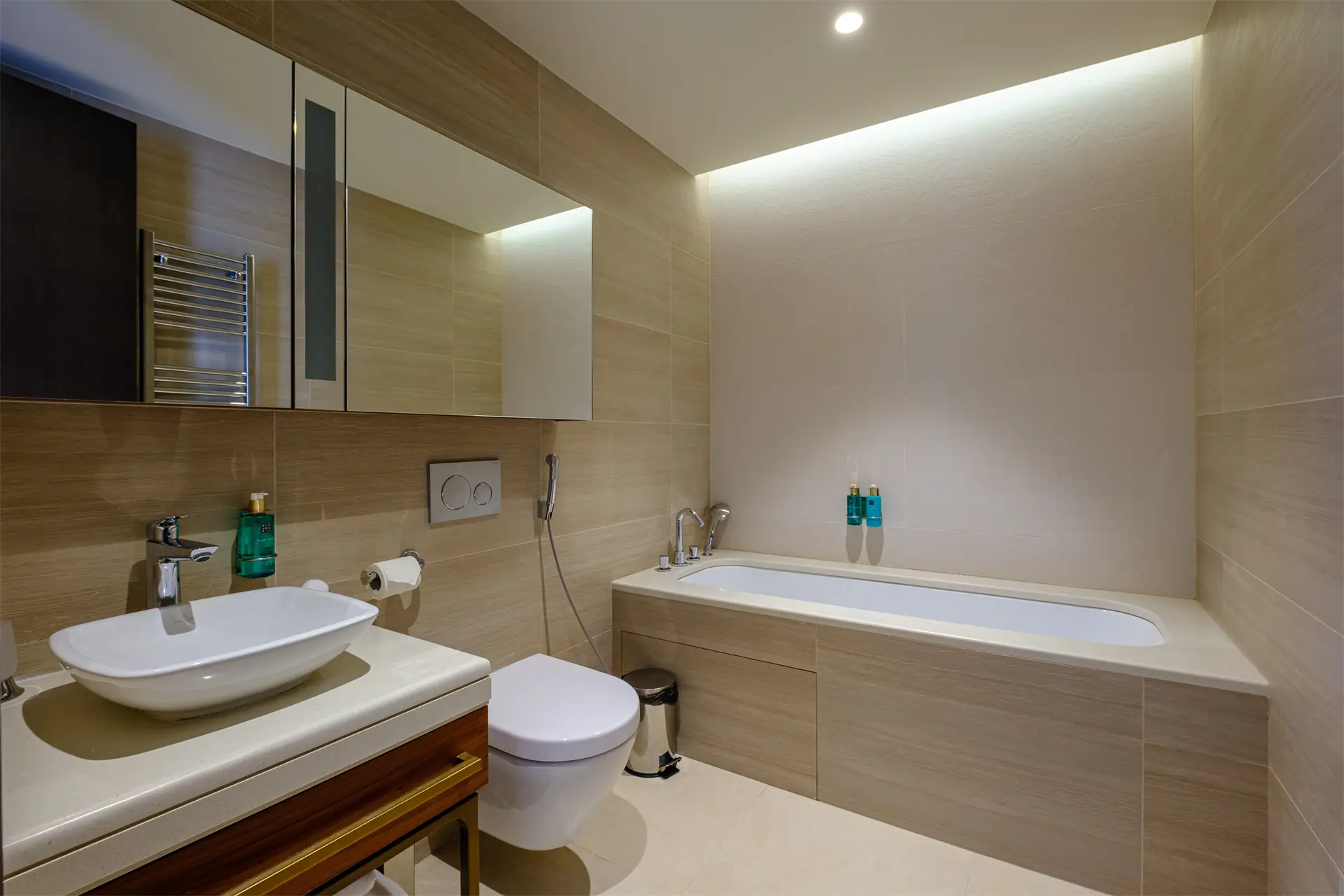 Luxurious 3-Bedroom Duplex with pool