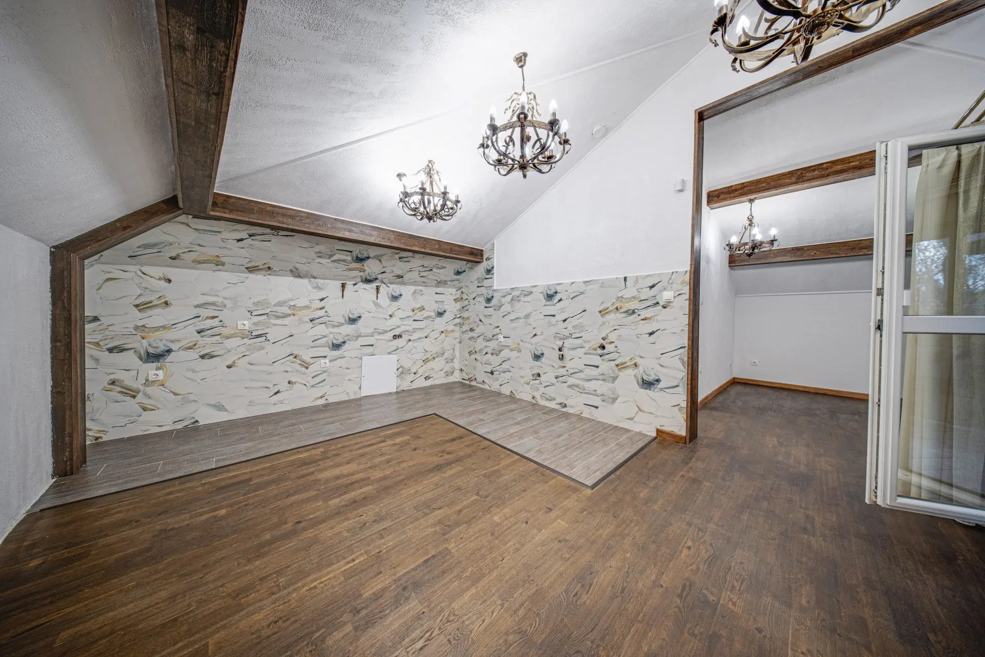 Fully renovated and partially furnished house in Oborishte for sale