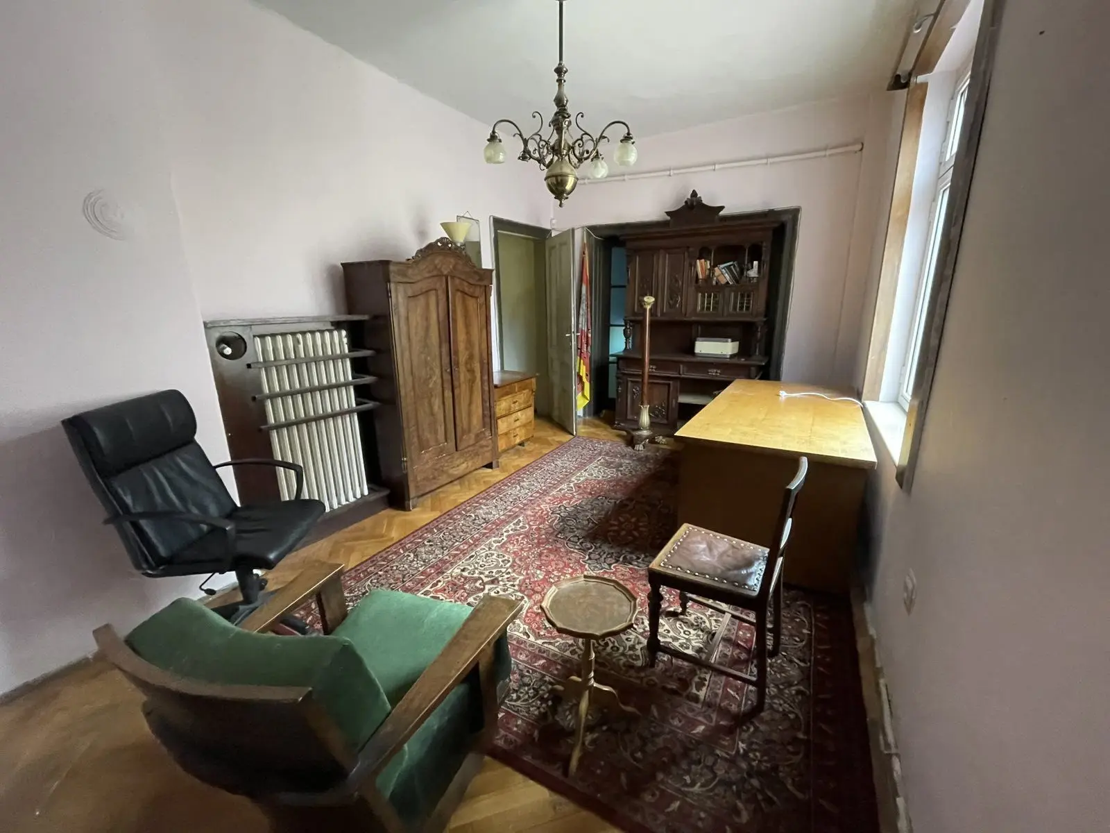 Spacious floor of an aristocratic house in the ideal center of Sofia for sale