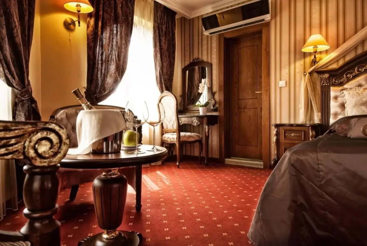 Hotel with restaurant in Hisarya for sale