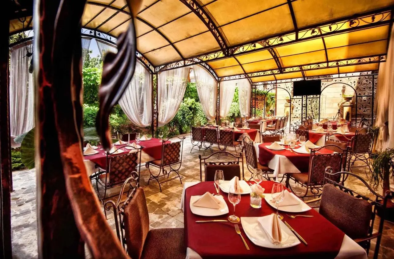 Hotel with restaurant in Hisarya for sale