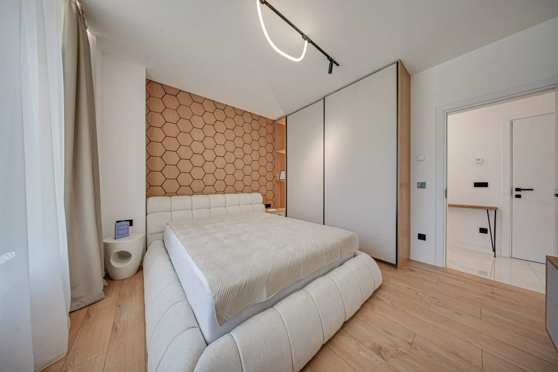 7555591ccda0bc944937ddb426153775 Luxurious two-bedroom apartment in an iconic, innovative building Kosher
