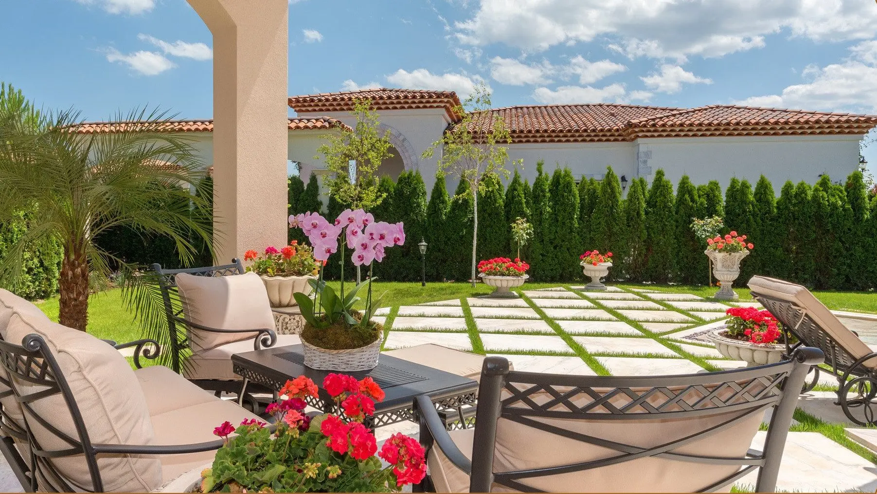 Luxurious villa with pool in Sunny Beach for sale
