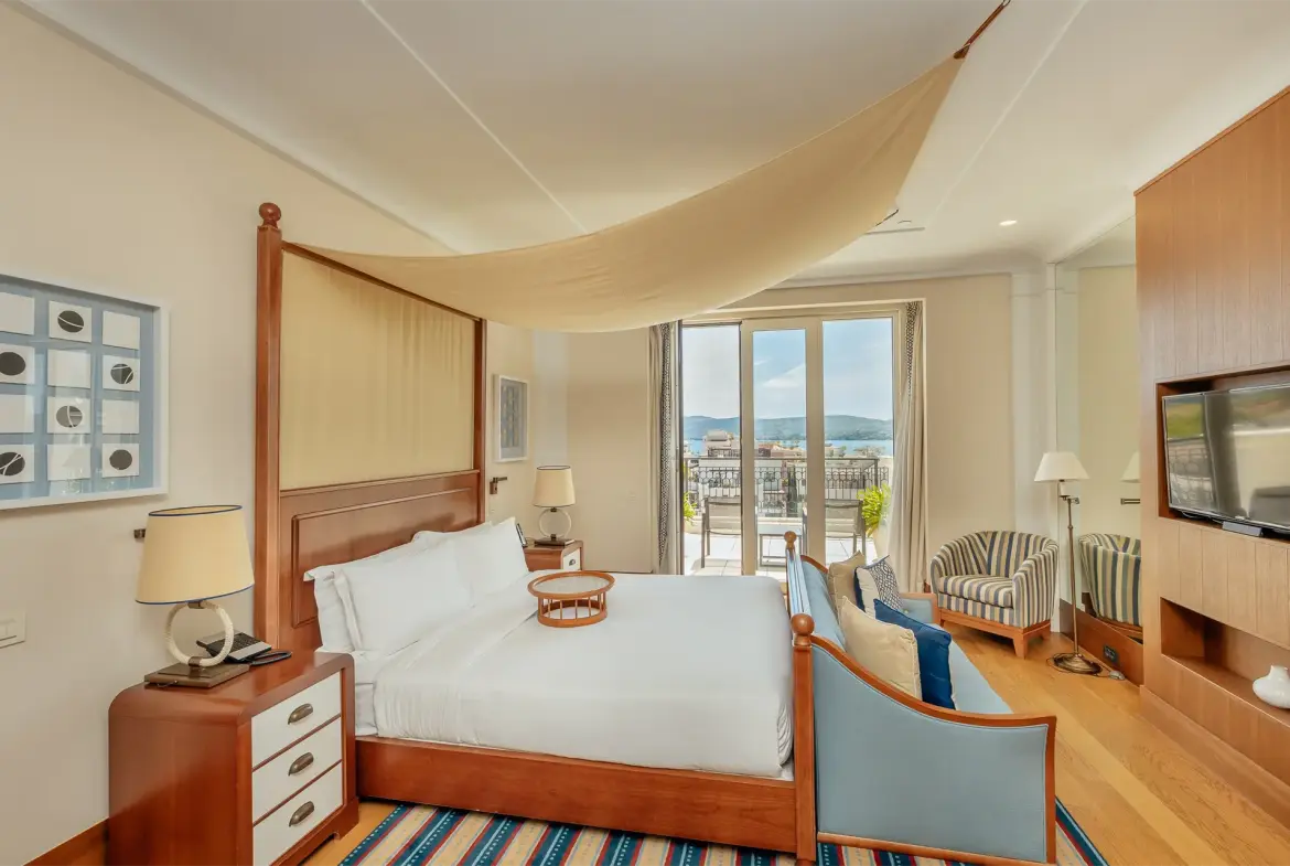 Luxurious penthouse within the Regent 5* hotel, Porto Montenegro