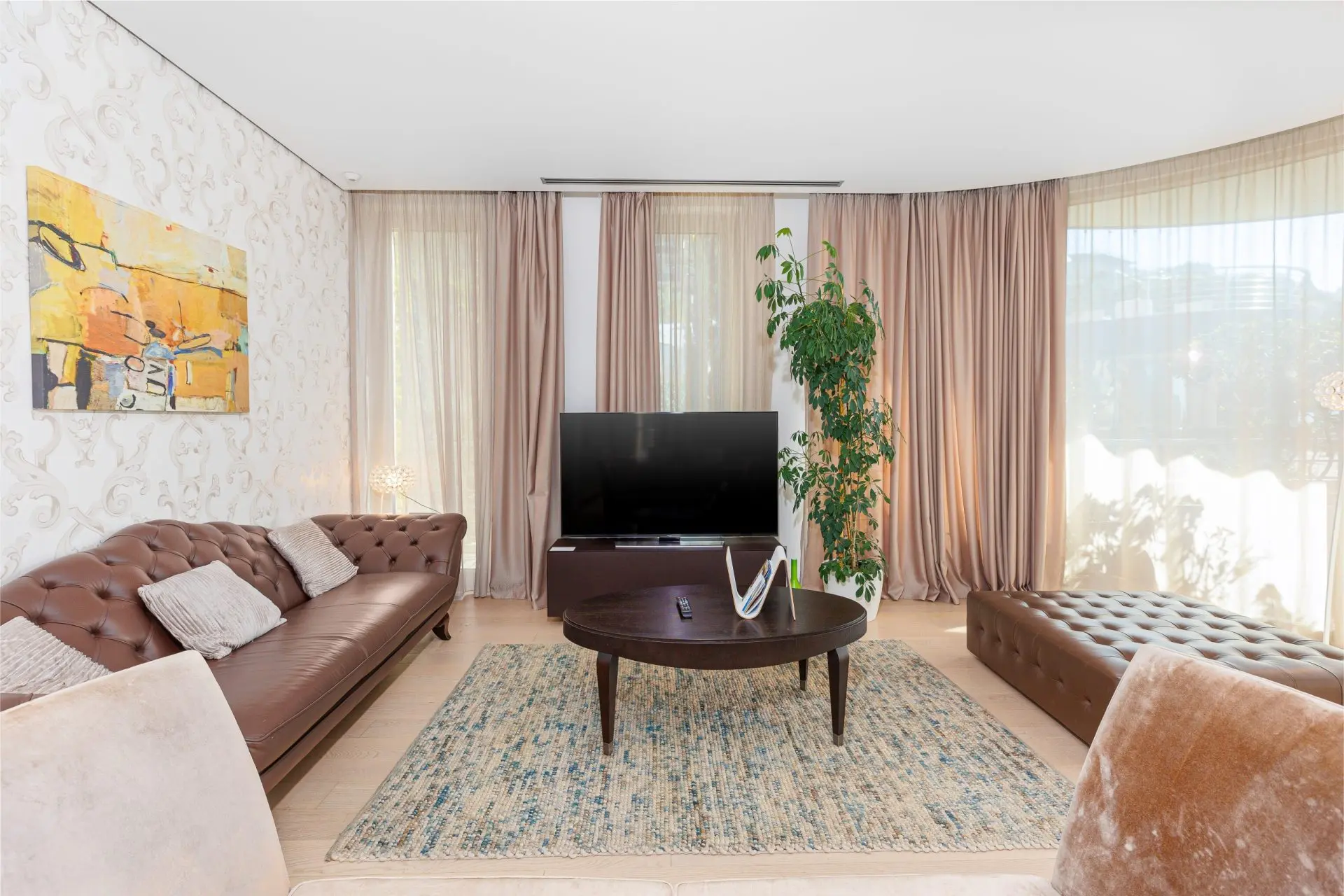 Luxurious and spacious apartment