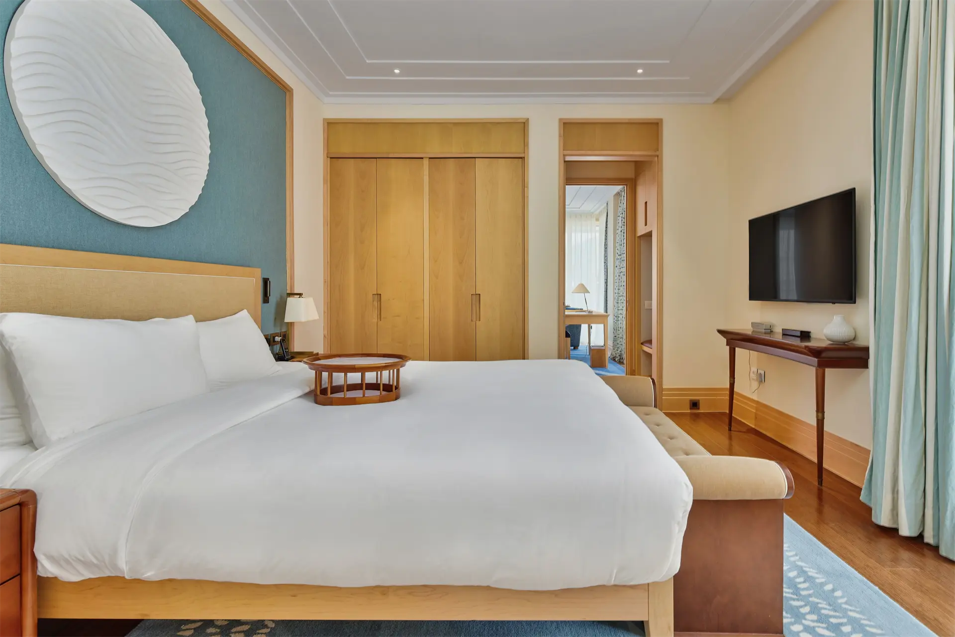 78c34ea7-1580-41fa-b5f1-f5913ca9340e Three-bedroom apartment at Aqua residence available for sale